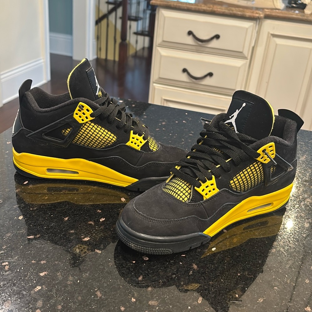 Jordan Thunder Yellow